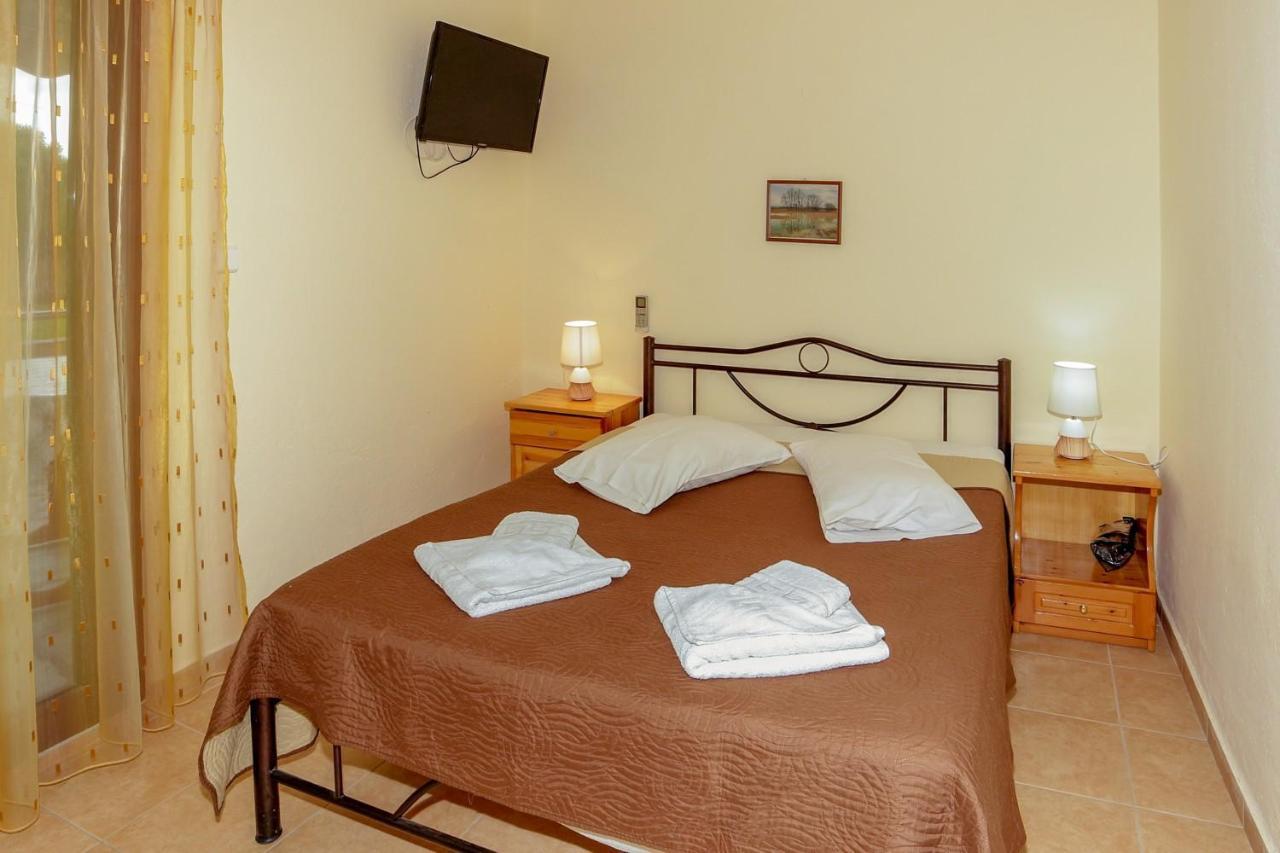 Maria - Pavlos Studios And Apartments Вурвуру Екстериор снимка